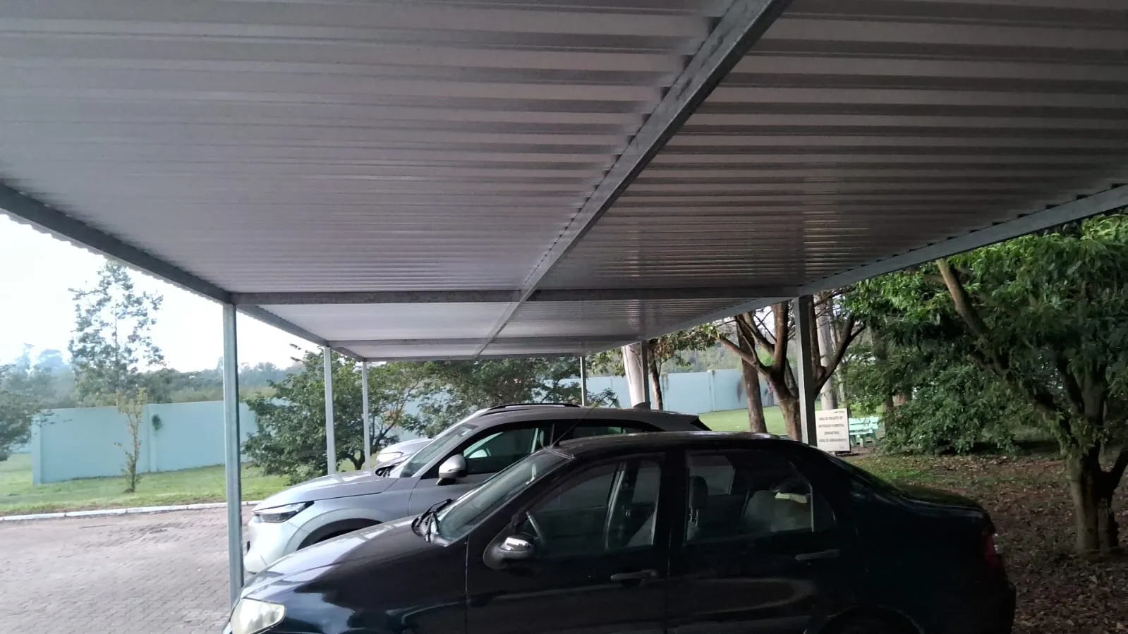 Toldo em Aluzinco com Estrutura em Aço Galvanizado
