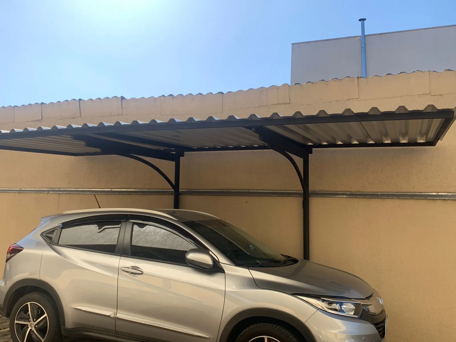 Toldo em Aluzinco com Estrutura em Aço Galvanizado