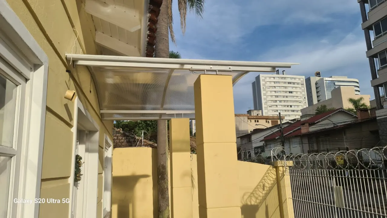 Toldo Fixo em Policarbonato Alveolar