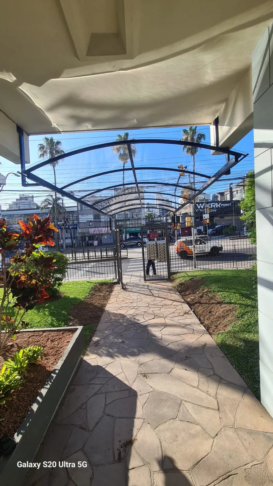 Toldo Fixo em Policarbonato Compacto